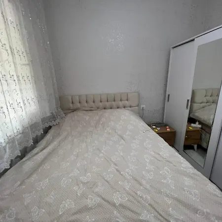 A New House With Garden In Center דירה